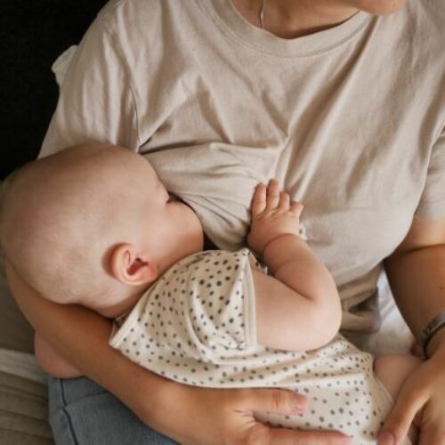 Να δίνω στο μωρό μου το ένα στήθος ή και τα δύο σε κάθε γεύμα;