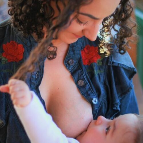 Γιατί τα μωρά μοιάζουν πιο ικανοποιημένα με το ξένο γάλα;