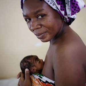 Η σωτήρια αγκαλιά της μητέρας!!