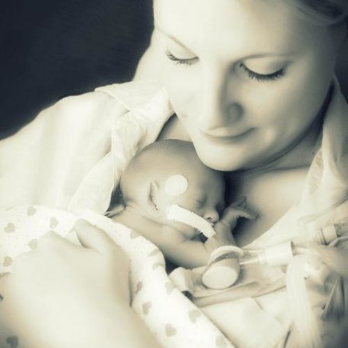 Ο νεογνολόγος που προασπίζεται τον θηλασμό