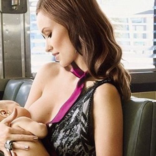 Πασίγνωστη ηθοποιός θηλάζει το μωρό της σε εστιατόριο