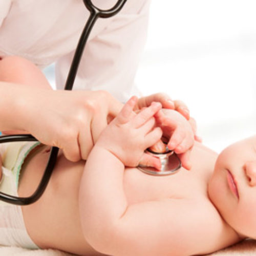 Ιταλία: 12 παιδίατροι δωροδοκούνταν για να προωθούν χρήση γάλακτος-σκόνη αντί μητρικού!