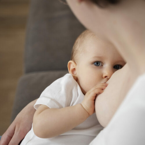 Έρευνα: Μητρικό γάλα: καλύτερα από το στήθος παρά απ’ το μπουκάλι!