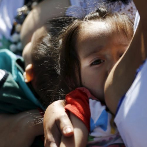 Ο εγκέφαλος των μωρών που έχουν θηλάσει αναπτύσσεται γρηγορότερα και καλύτερα